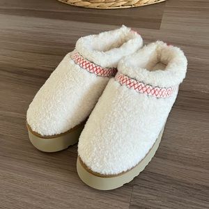 *Look Alike* UGG Braided Tasman Size 7